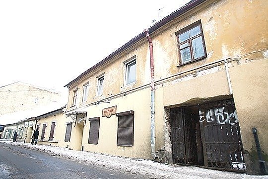 Savavališkai užimtas butas šiame Totorių gatvės name, antrajame aukšte, buvo vienas mažesnių. J. Stacevičius