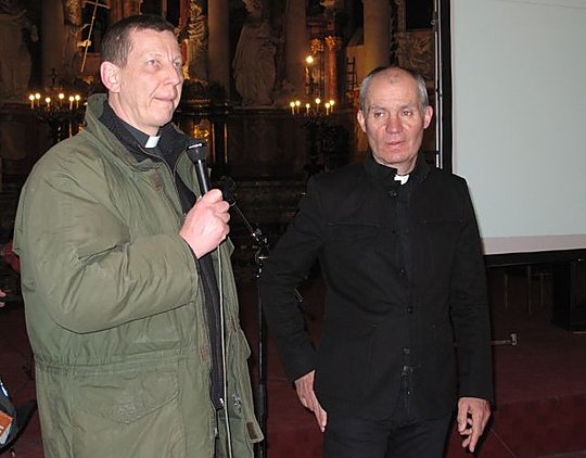 B.Demarque'ą pristatė Ruklos karo kapelionas ir egzorcistas kunigas Arnoldas Valkauskas. B.Demarque'ą pristatė Ruklos karo kapelionas ir egzorcistas kunigas Arnoldas Valkauskas.