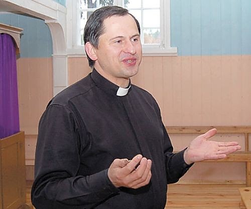 Kunigas Gediminas Marcinkevičius jaučiasi reikalingas Lekėčių parapijai. Kunigas Gediminas Marcinkevičius jaučiasi reikalingas Lekėčių parapijai.