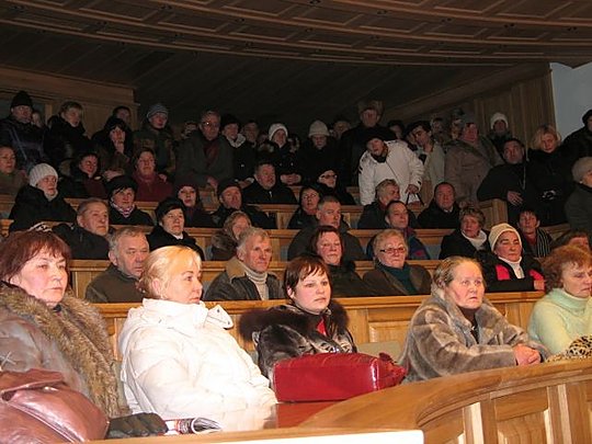 Alytuje peticiją pasirašiusiųjų asmenų duomenys atsidūrė policijoje. Alytuje peticiją pasirašiusiųjų asmenų duomenys atsidūrė policijoje.
