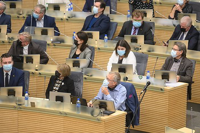 Gyvai: parlamentarų komentarai prieš rytinį Seimo posėdį
